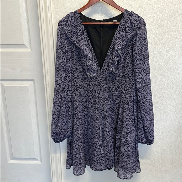 Hutch Long-Sleeve Deep-V Romper long sleeves, purple black, V neck size large - Picture 4 of 11